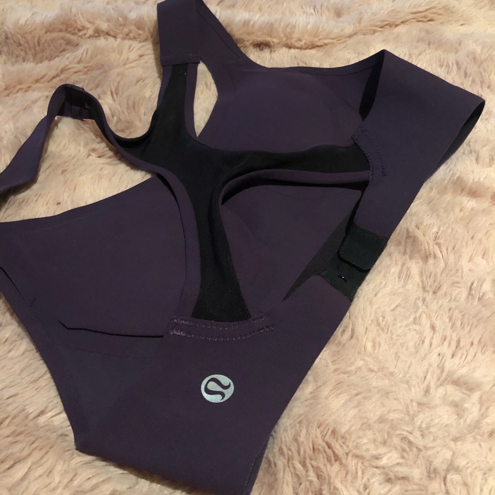 Lululemon sports bra